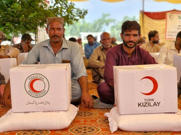 PRCS Punjab, with Turkish Red Crescent’s support, distributed dry food packs to flood-affected families in Narowal