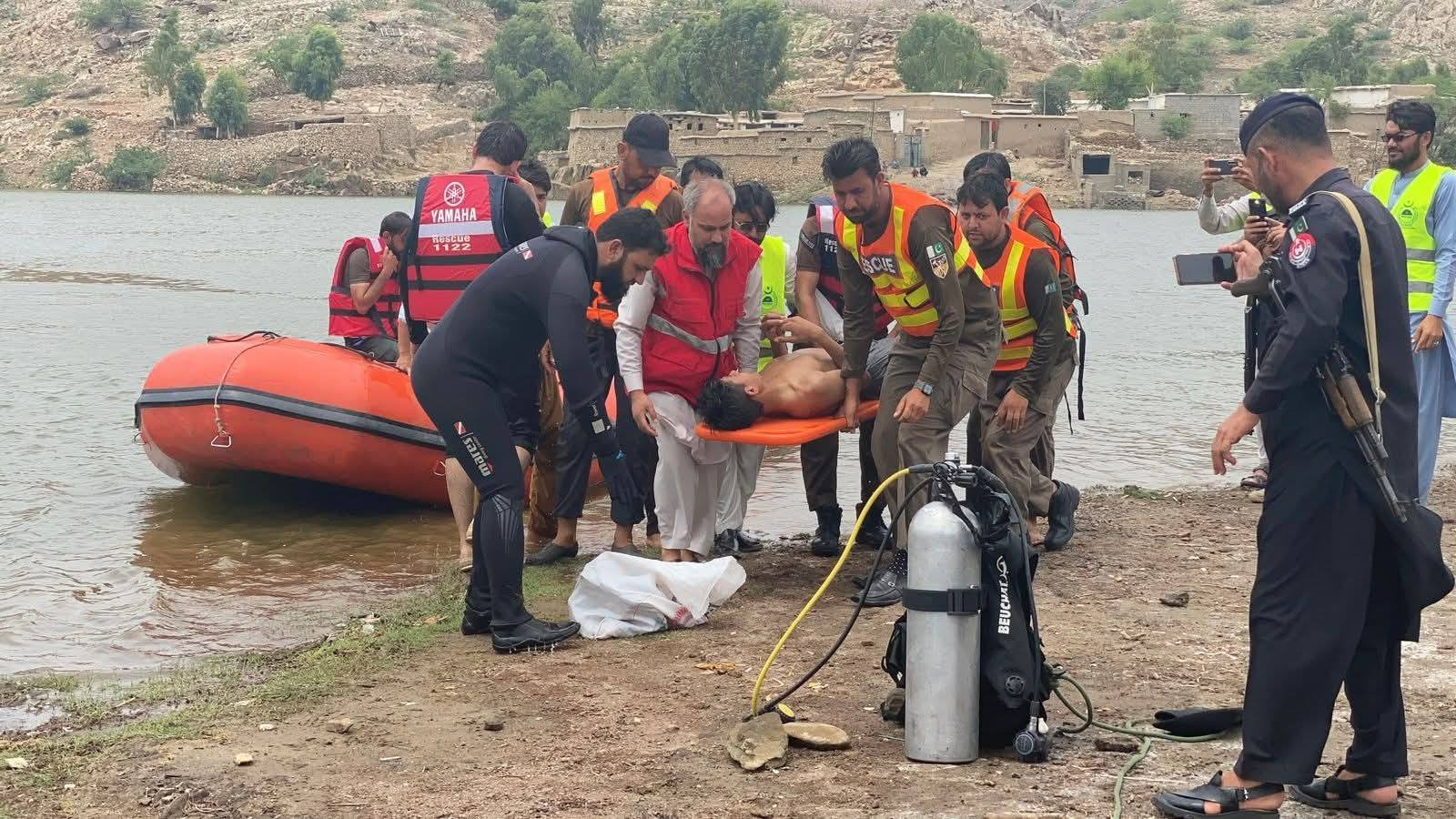 Flood drill held at Small Dam Ghalanai by PRCS Mohmand — showcasing rescue and safety measures.